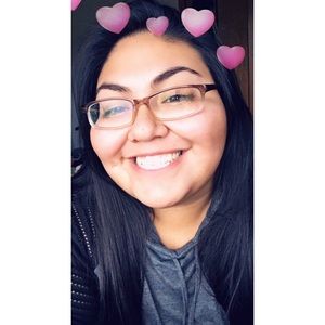 Meet your Posher, Yadira